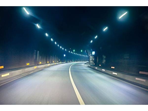 公路隧道綜合監(jiān)控系統(tǒng)，保證供電、環(huán)境的穩(wěn)定